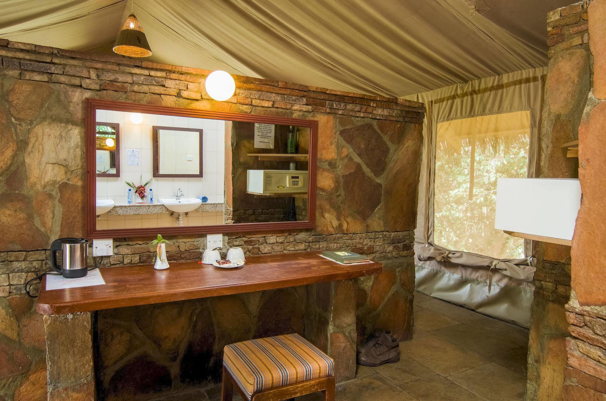 Sentrim Mara Game Lodge Ololaimutiek エクステリア 写真