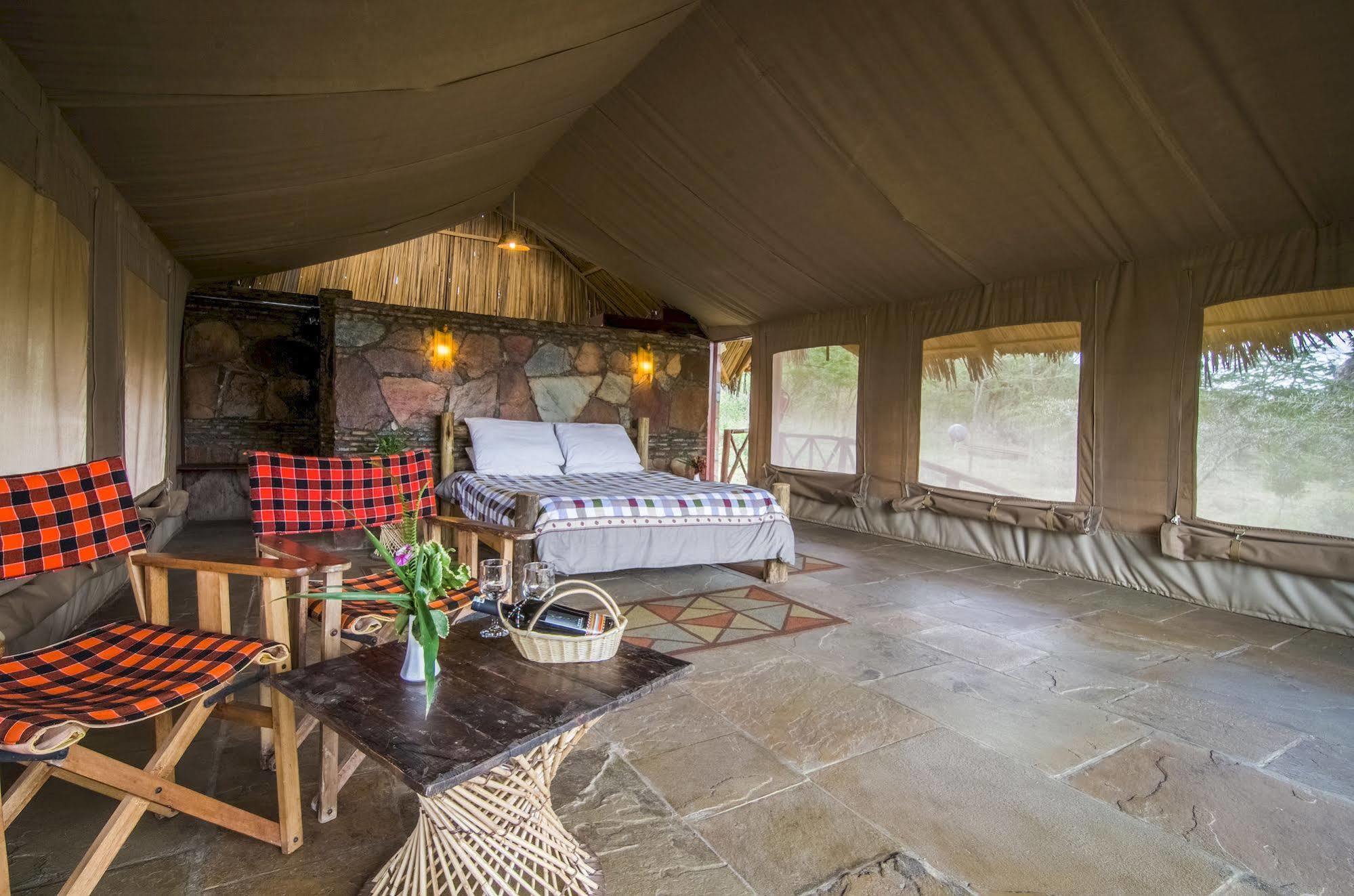 Sentrim Mara Game Lodge Ololaimutiek エクステリア 写真