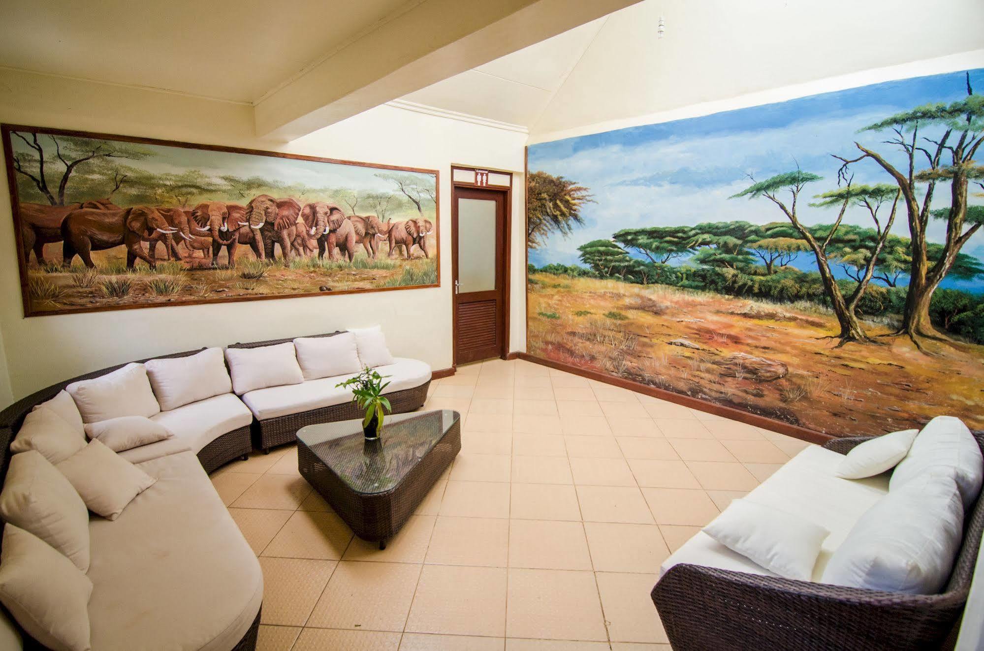 Sentrim Mara Game Lodge Ololaimutiek エクステリア 写真